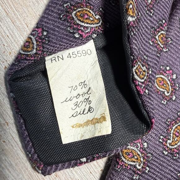 Wembley Tie Wool Silk Blend Purple Paisley Classic Pattern 3.5” x 59” - Picture 7 of 7